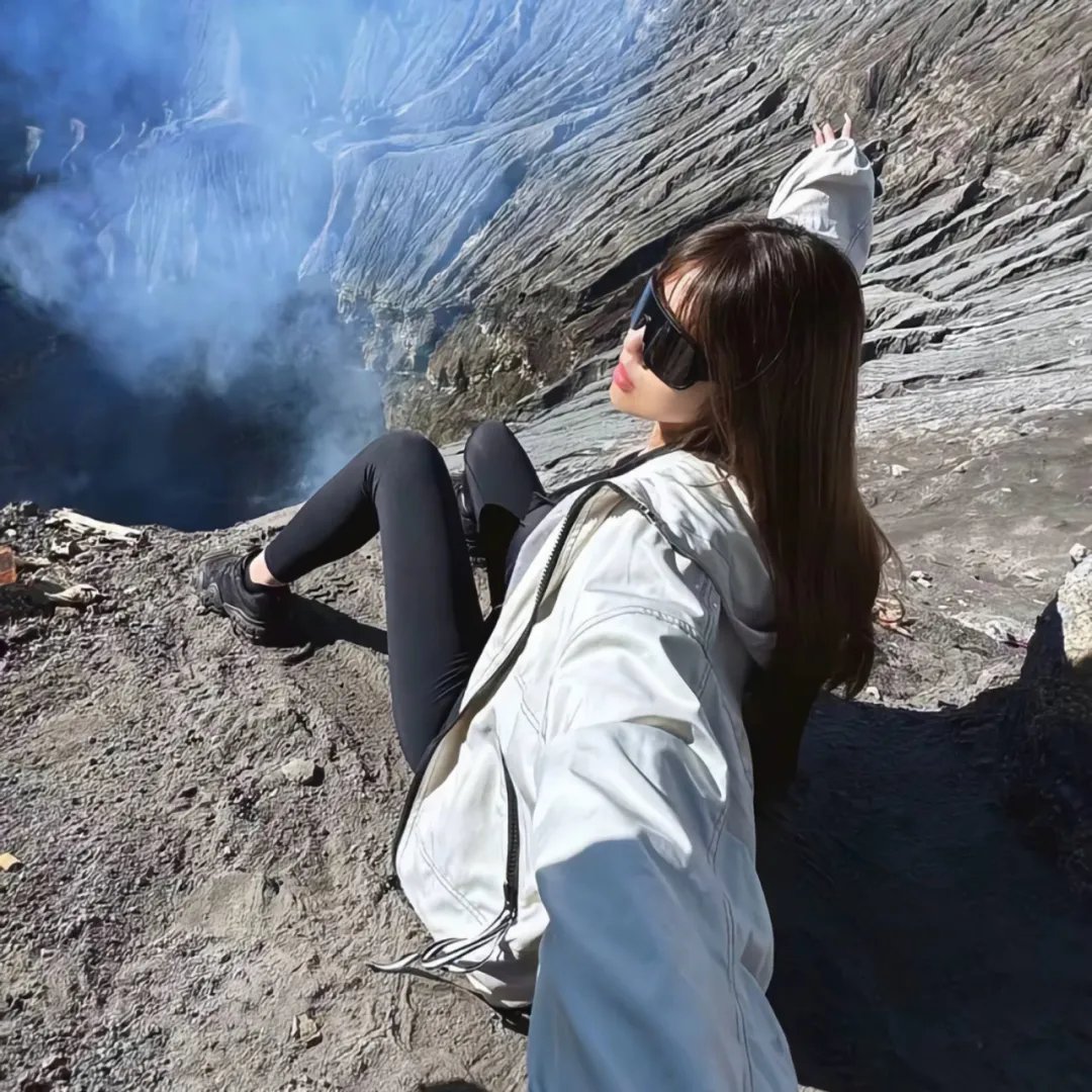 美食广场里的女高中生们在说啥